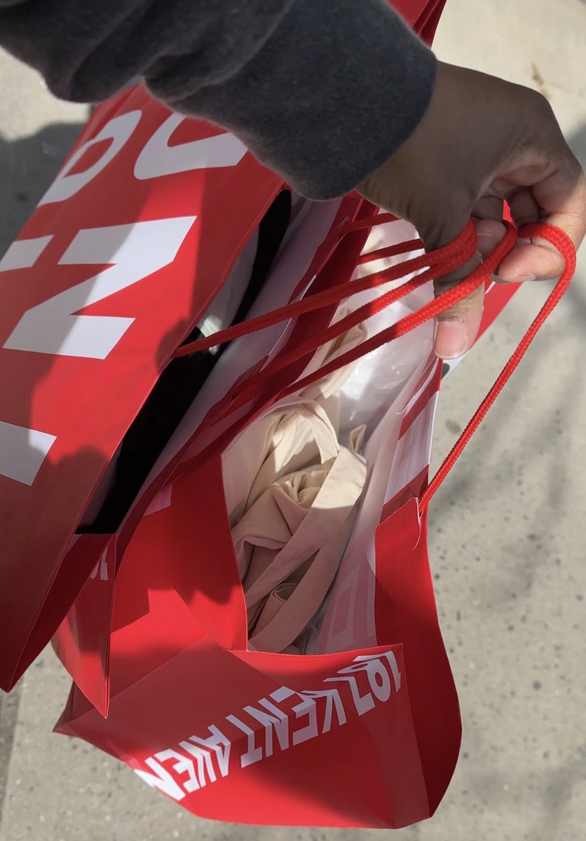 Small Feet Big Heat tweet media