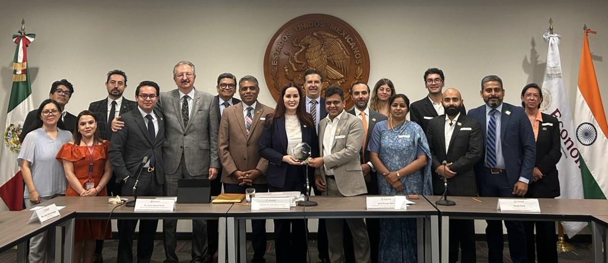 María De Haas tweet media