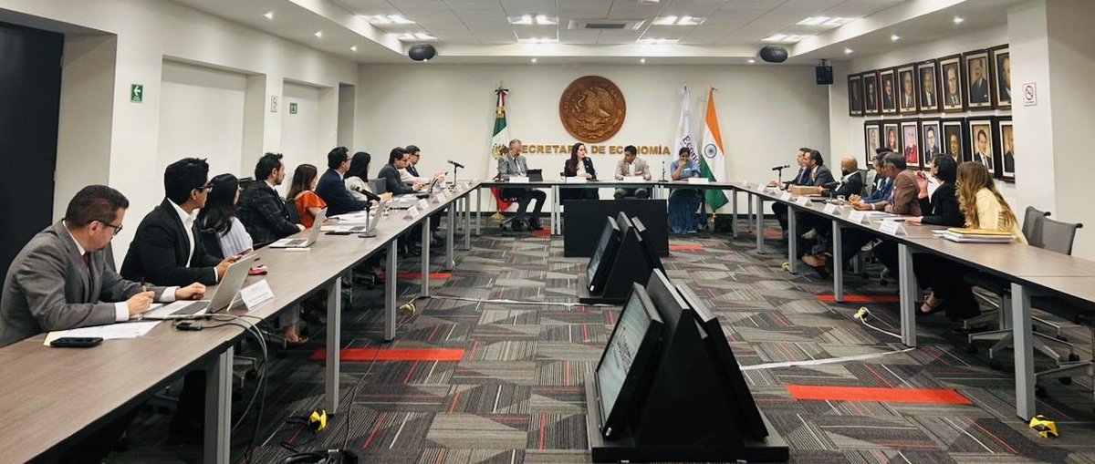 María De Haas tweet media