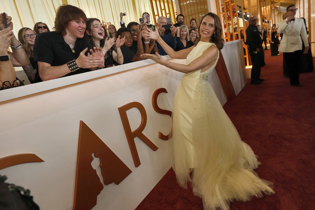 Felicity Jones France tweet media