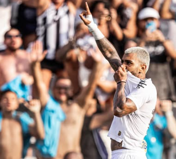 ewramoss's tweet photo. 🚨 DESFALQUE E MULTA SALGADA!

O Santos não terá Gabriel Barbosa contra o Cruzeiro. Para liberá-lo, o clube teria que pagar R$ 3 milhões — e optou por não arcar com a multa.

📸: Redes Sociais https://t.co/9q9RtDhUuR