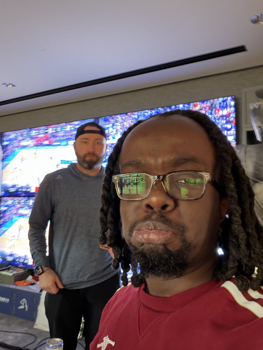 DaMidgetZimbo's tweet photo. I’m sad @stoolsantaclara #ExperianBoostOrBust https://t.co/hRstNgYf1i