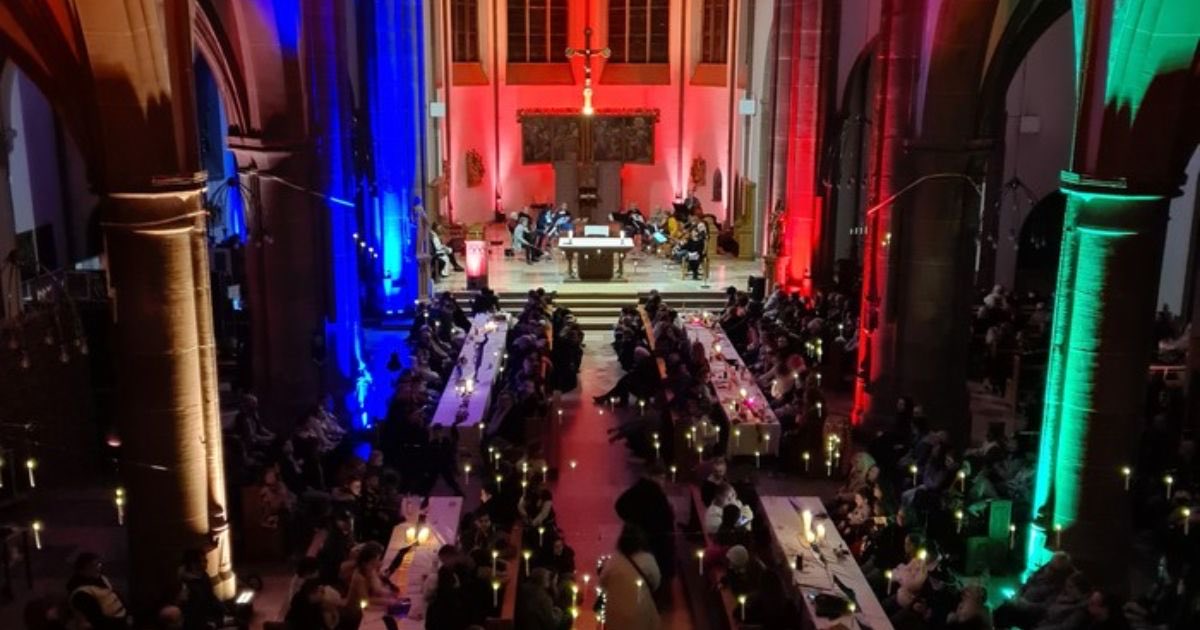 betos199's tweet image. Esto es lo que pasa con el sínodo de la sinolanidad en Alemania ,

la iglesia del Sagrado Corazón (Herz-Jesu) fue el escenario de un controvertido servicio ecuménico de Harry Potter que ha desatado una ola de indignación !#catolico #sinodo #IglesiaCatólica #apocalipsis