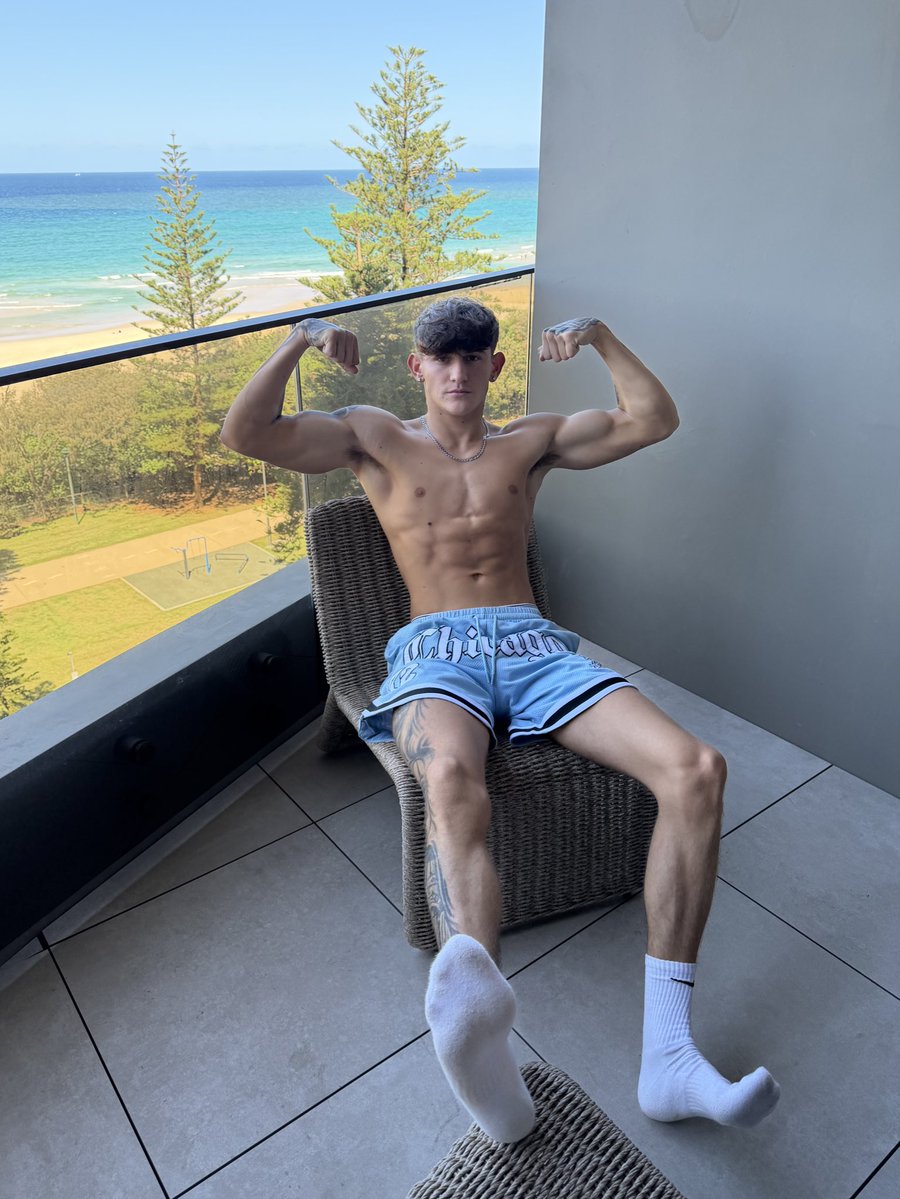 Master Dylan tweet media