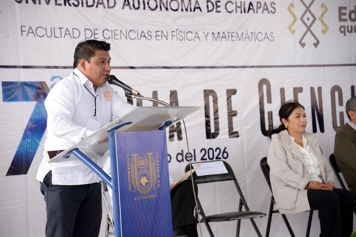 comunica_unach's tweet photo. Consciente de la importancia de acercar a la sociedad a los avances científicos y las oportunidades educativas, la Benemérita Universidad Autónoma de Chiapas, a través de la Facultad de Ciencias en Física y Matemáticas, celebró la 7ª. Feria de Ciencias. https://t.co/OhpYBa5k8G