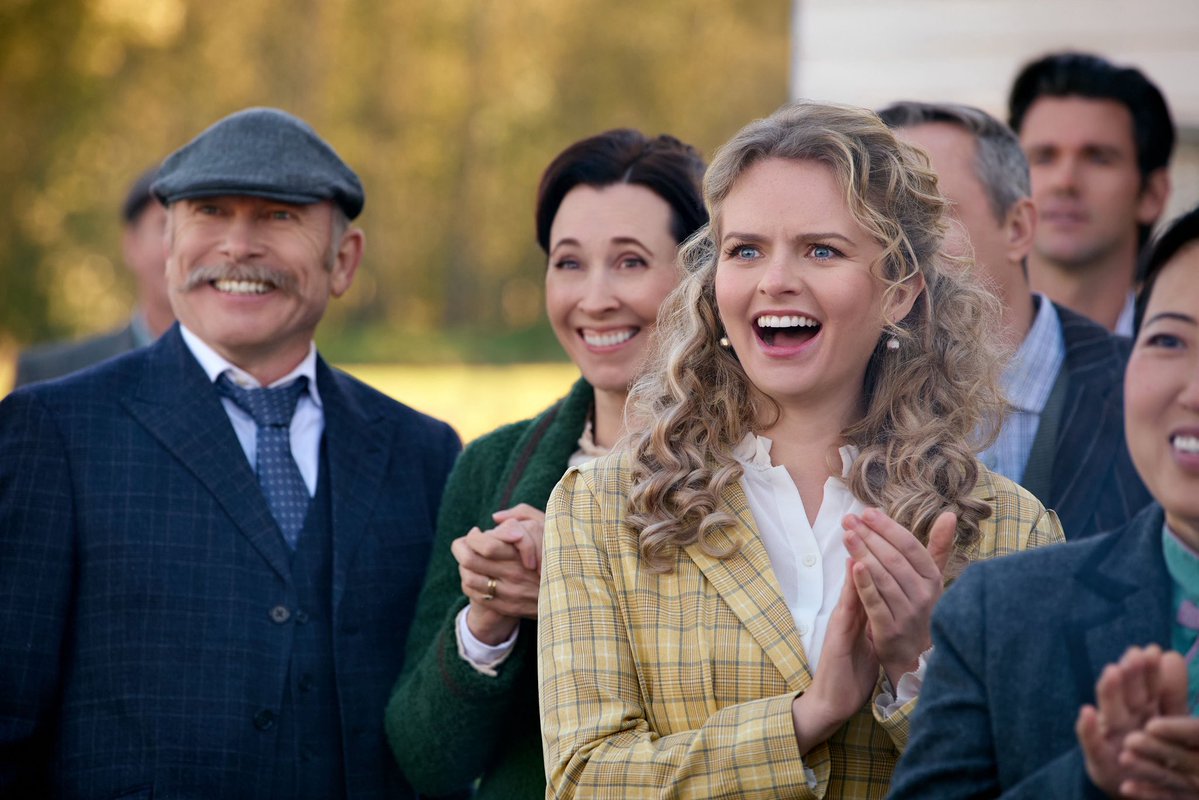 When Calls the Heart tweet media