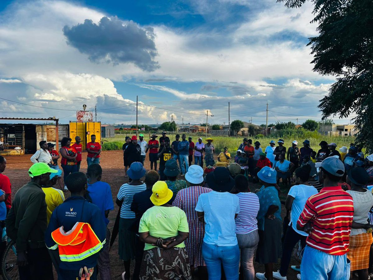 🚨In Pictures🚨

The EFF Gauteng PCT Member , Gershom Hlungwani together with the leadership of Merafong leadership in conversation with the people of Ward 2, Merafong as the EFF prepares for the Mass Voter Registration Campaign Launch taking place on 21 March 2026(TOMORROW) at