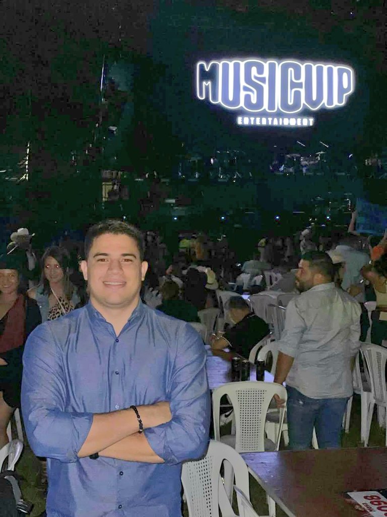 Ya disfrutando de grupo firme🤠
