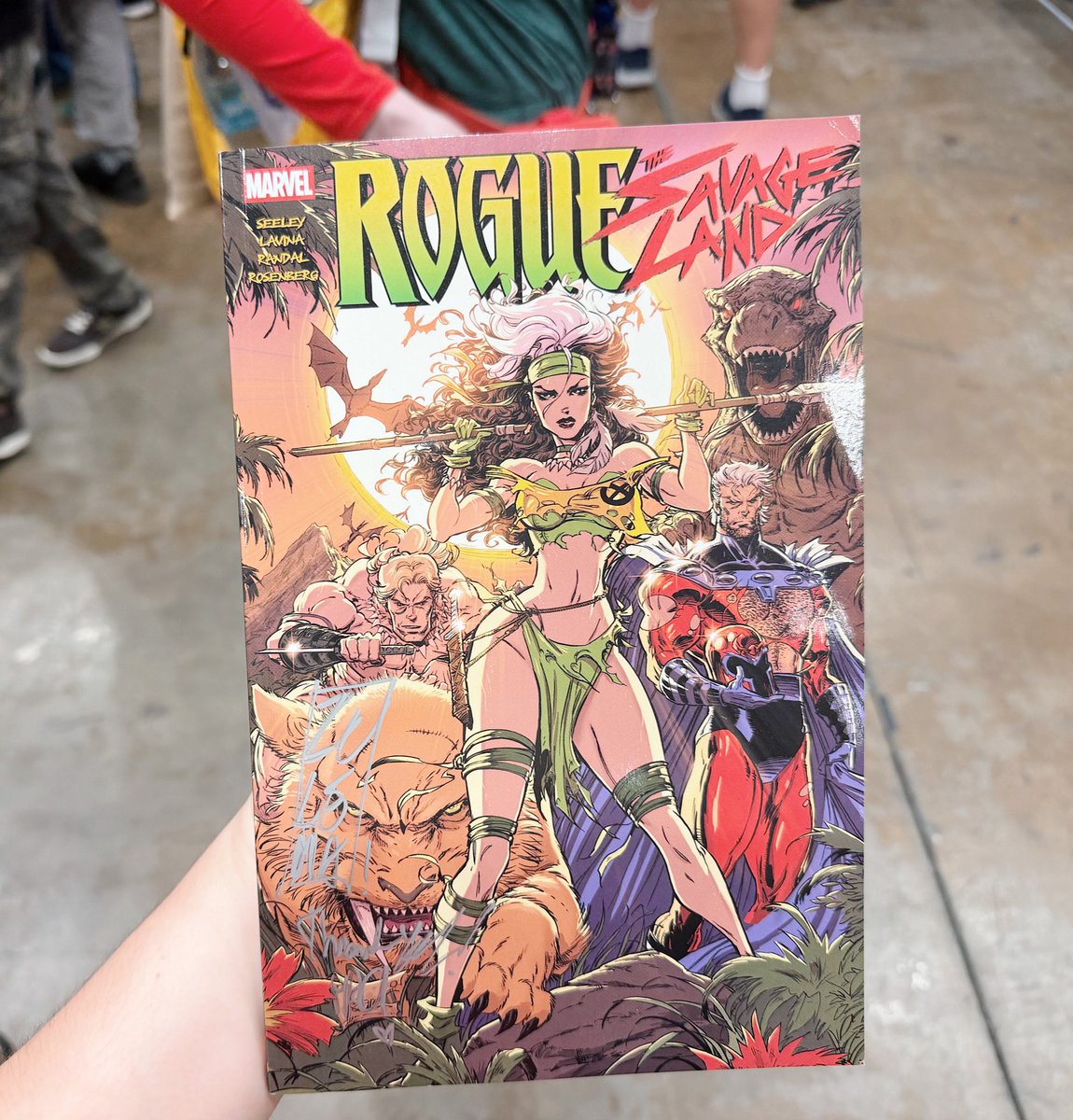 cinnameowth's tweet photo. got these two signed today, oh my goodness ! 

@carolaborelli @zulemascotto https://t.co/scKz3oM7LY
