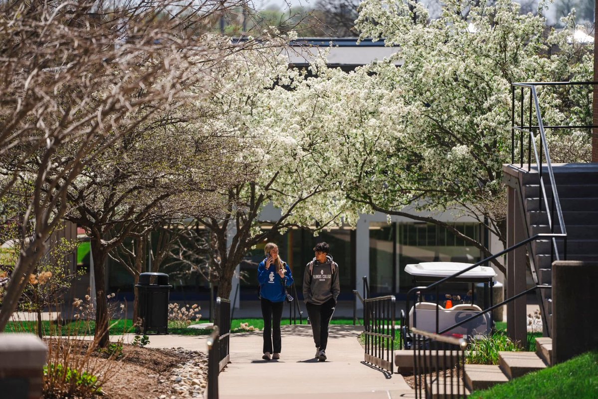 Illinois College tweet media
