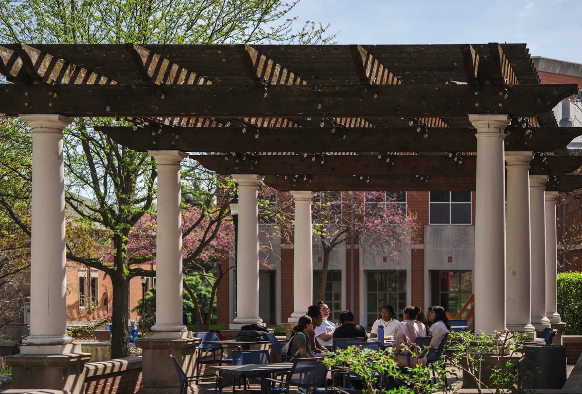 Illinois College tweet media