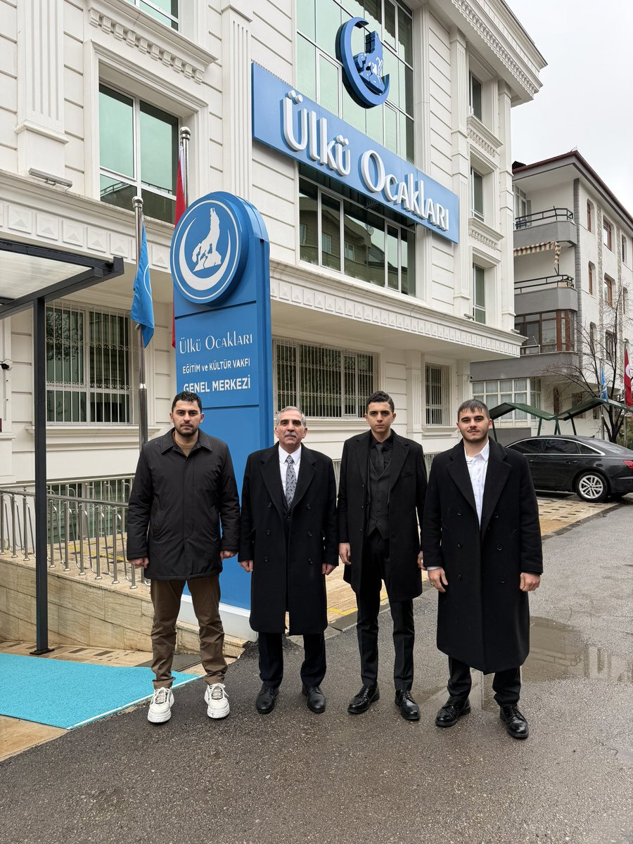 Ardından Ülkü Ocakları Genel Merkezi’ni ziyaret ettik; sonrasında Genel Merkezimizde Liderimizin bayramını tebrik ederek ellerinden öpüp hayır dualarını aldık.