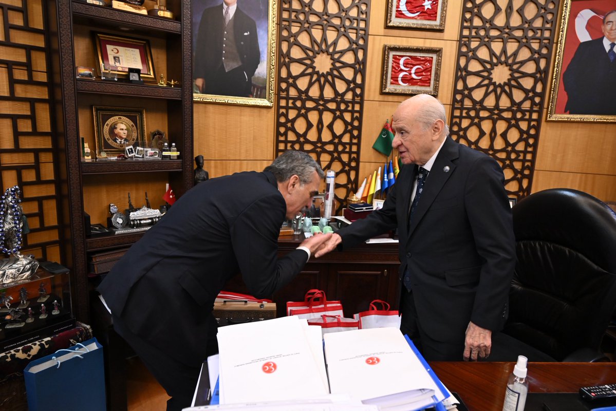 🇹🇷
Başbuğun huzurunda dua, Ocaklarda sadakat, Liderimizin yanında kararlılık… Yolumuz ülkü, yönümüz Türk milletidir.