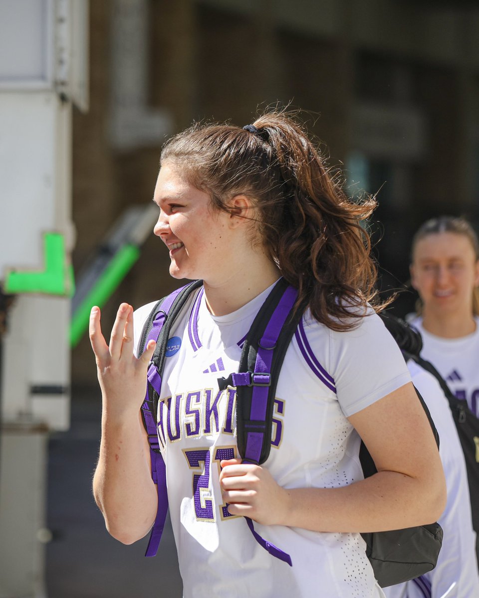 UW_WBB's tweet photo. 📍 Dawgs on site https://t.co/I6Gtk1OYvh
