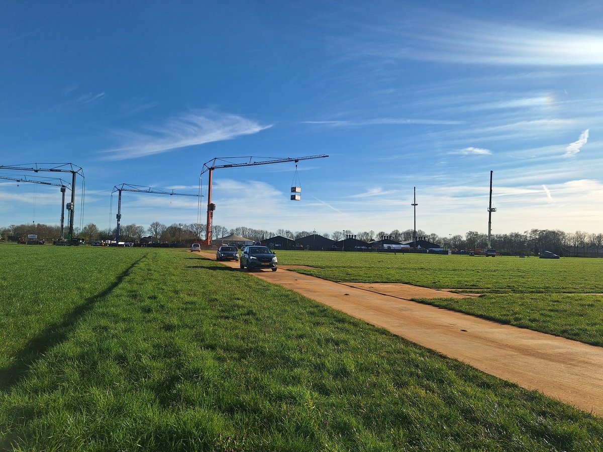 PeterDruijff's tweet image. Vanmiddag parkeerwachter gespeeld bij #indoor #trekkertrek 
Dit allemaal om geld in te zamelen voor @BigChallenges @alpedhuzes @kwf_nl 
4 juni ga ik tegen die berg op, kijk op mijn actiepagina #team #GelderseVallei