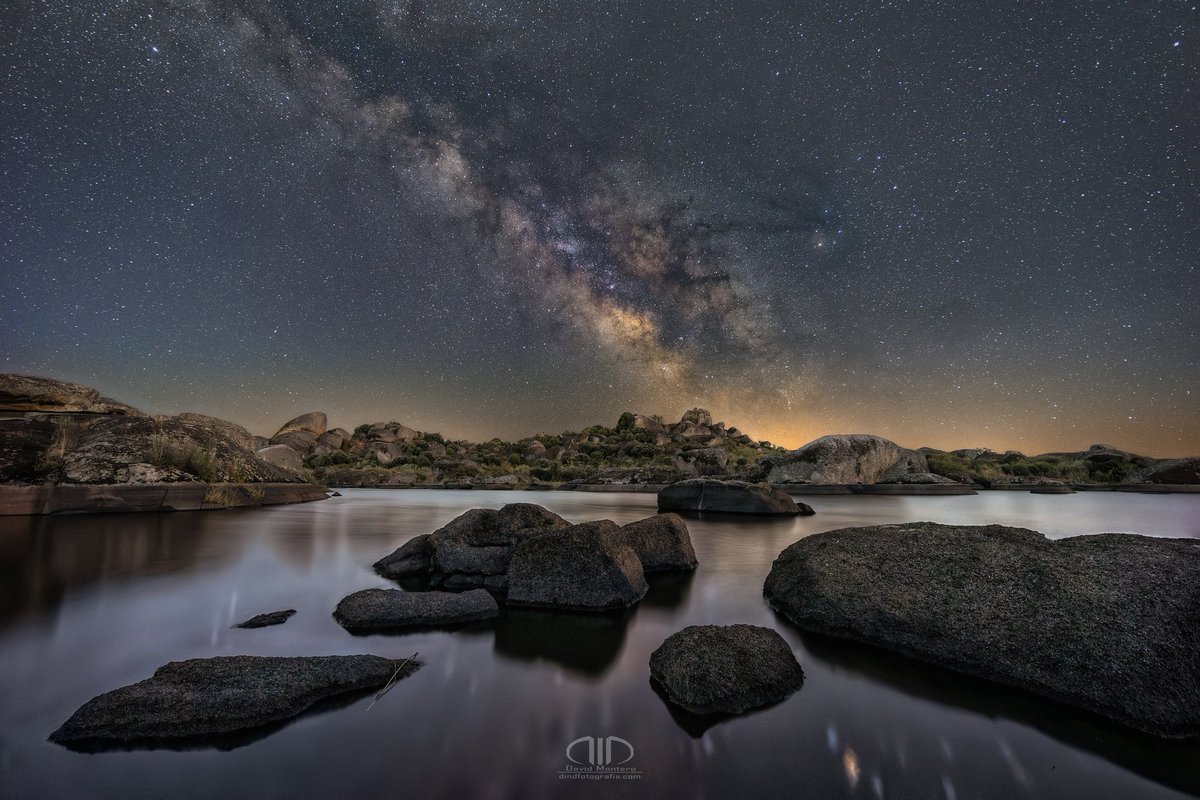 📍Monumento Nacional de los Barruecos

Sin comentarios. Mi único acompañamiento la cámara, las estrellas y el silencio, y de fondo una balada de naturaleza tranquila y brisa sobre la hierba. 

Feliz fin de semana

#cielosesa #largaexposicion #milkyway #losbarruecos #extremadura