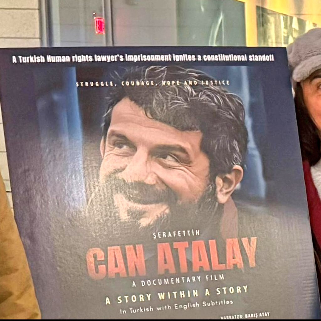 MinervaZon's tweet photo. "Nereye dönse, n'apsa vazgeçemediği ve bırakamadığı şeylerin toplamıdır insan" diyerek savaş, hüzün ve yasla yüzleşen bir üslupla fakat her şeye rağmen bir tatlı huzurla geçsin her gün içerde dışarda #bayram şekeri tadında!
Dr Özmen yazdıklarında yaşayacak
https://t.co/fhGS4XHElx https://t.co/FicybOIwNz