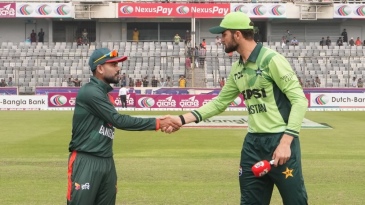 Yolacricket's tweet image. Unchanged Bangladesh bowl first; Haris Rauf in for Pakistan Abrar, the wristspinner, was left out of the Pakistan XI

#Unchanged #Bangladesh #bowl #first #Cricket