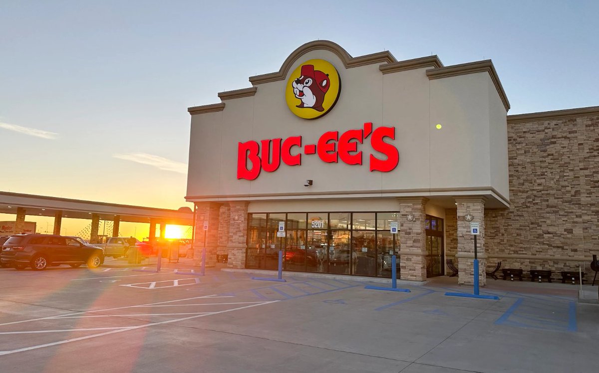 Queen_City_News's tweet photo. It's happening! 👀 First Buc-ee's location coming to North Carolina in 2027

What we know >> https://t.co/yWqOdpR7Y5 https://t.co/xSuO1m35ky