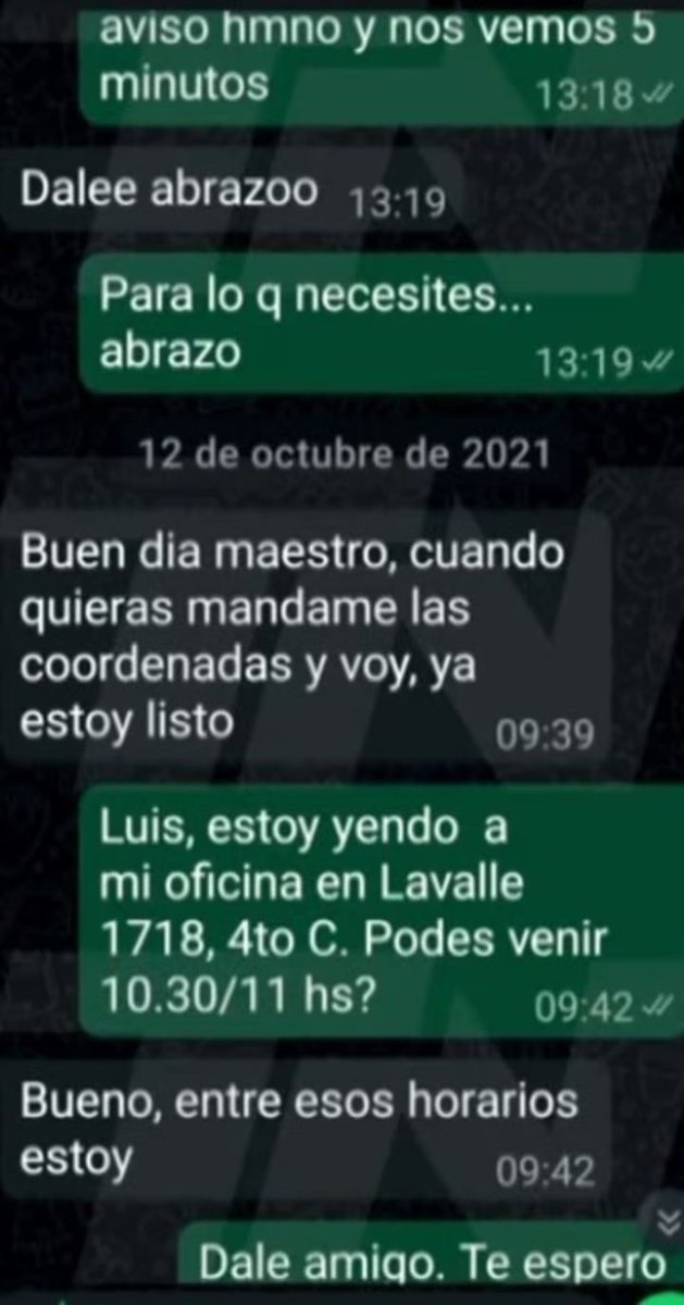 clarincom's tweet photo. EL SINDICATO DE ÁRBITROS PIDE QUE EL LOBO MEDINA NO DIRIJA EL PRÓXIMO PARTIDO DE TIGRE

TN difundió chats de 2021 en los que se sugiere que el árbitro habría favorecido a Tigre en un partido ante Mitre de Santiago del Estero. A partir de esa información, el SADRA le pidió a la AFA que sea reemplazado.

El árbitro estaba designado para el partido entre Banfield y Tigre este viernes, el mismo equipo involucrado en la denuncia. Un legislador presentó una causa en la Justicia, mientras se investigan posibles irregularidades en fallos arbitrales y un presunto pago mencionado en los mensajes.

(+) en Clarín: https://t.co/0Nq6W2Inzz
Foto: Los chats difundidos por TN.