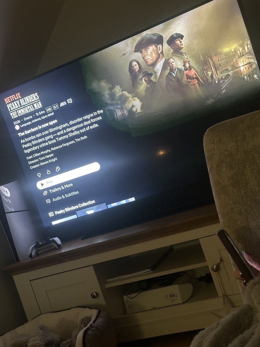 Lee Scott tweet media