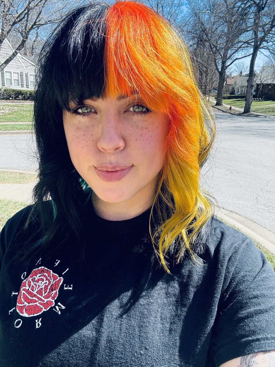 GlitterFromKC tweet media