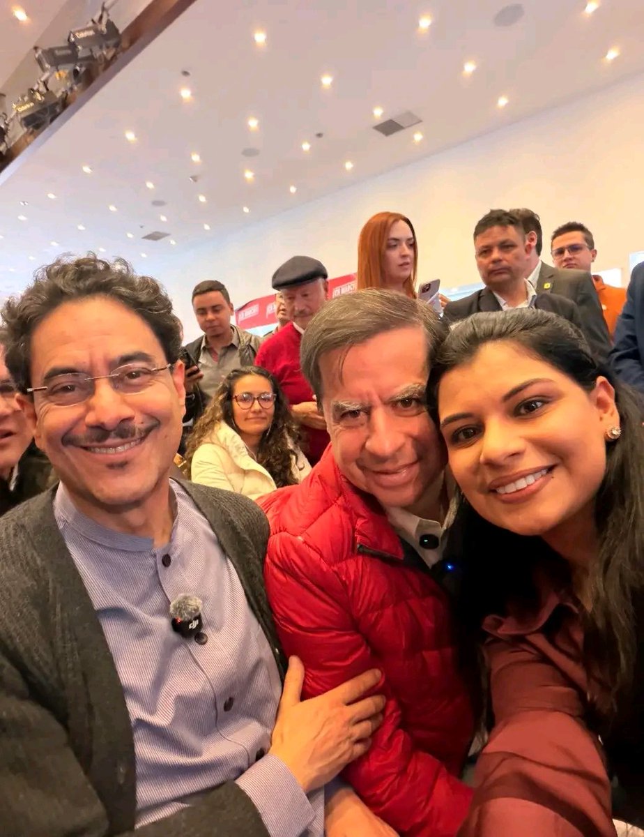 Distopía prensa tweet media