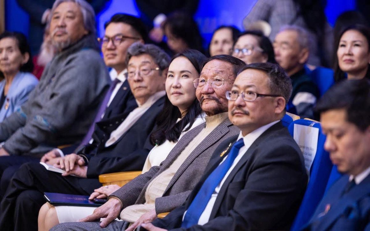 Чинбатын Ундрам tweet media