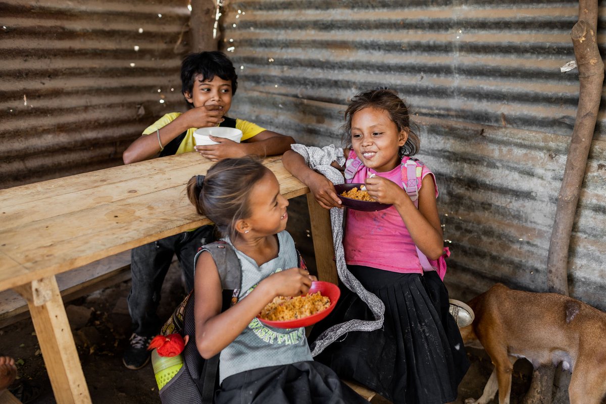 935 KDAY tweet media