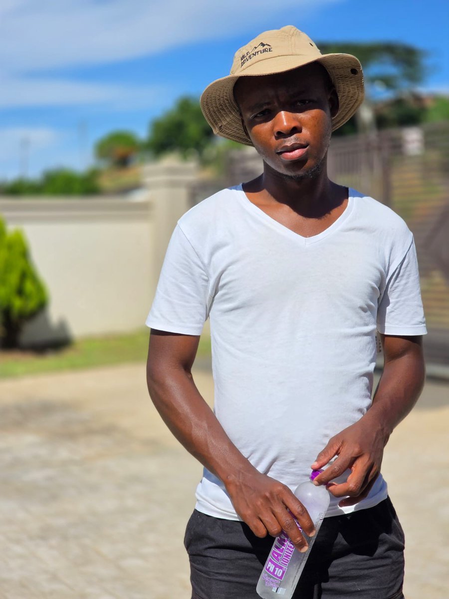 Sanele tweet media