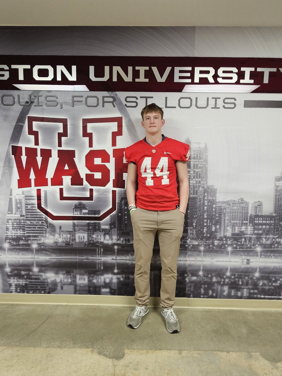 LosMason8554's tweet photo. Had a great junior day visit at Wash U today. I had an amazing time learning about the school and the future. Thank you @coachfish42 @MuellerFBCoach @CoachAaronKeen https://t.co/pFXikuiYp4