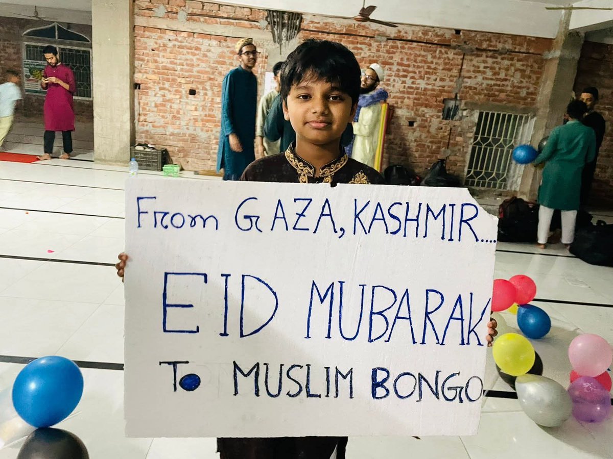 PajeetM13398's tweet photo. Eid Mubarak from Bangladesh 🌙

The little boy was observing 'itikaf' https://t.co/C15DruBRvT