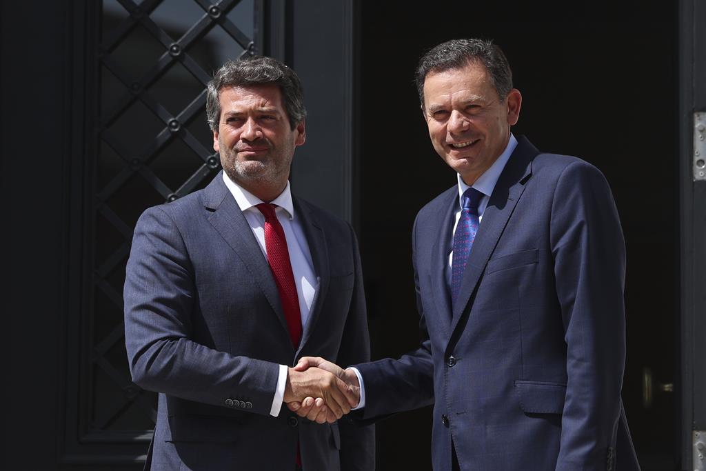 Insónias em Carvão tweet media