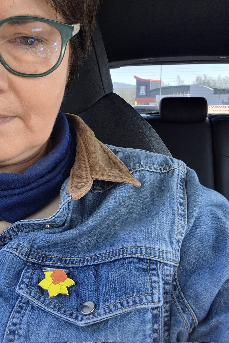 Cailincaher's tweet photo. Met a man recently who volunteered for the clinical trials of my medication 25 years ago. Today, on #DaffodilDay2026 I’m wearing my pin for him and every researcher making the impossible possible.
​Research isn't just science—it's time. And it's the greatest gift we can give. https://t.co/pt6Z4ophOe
