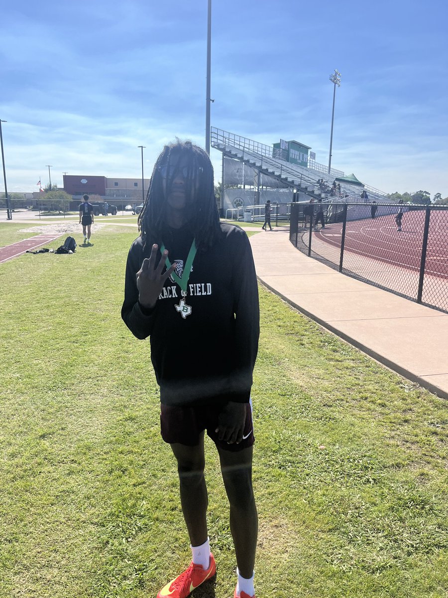 Consol Track & Field tweet media