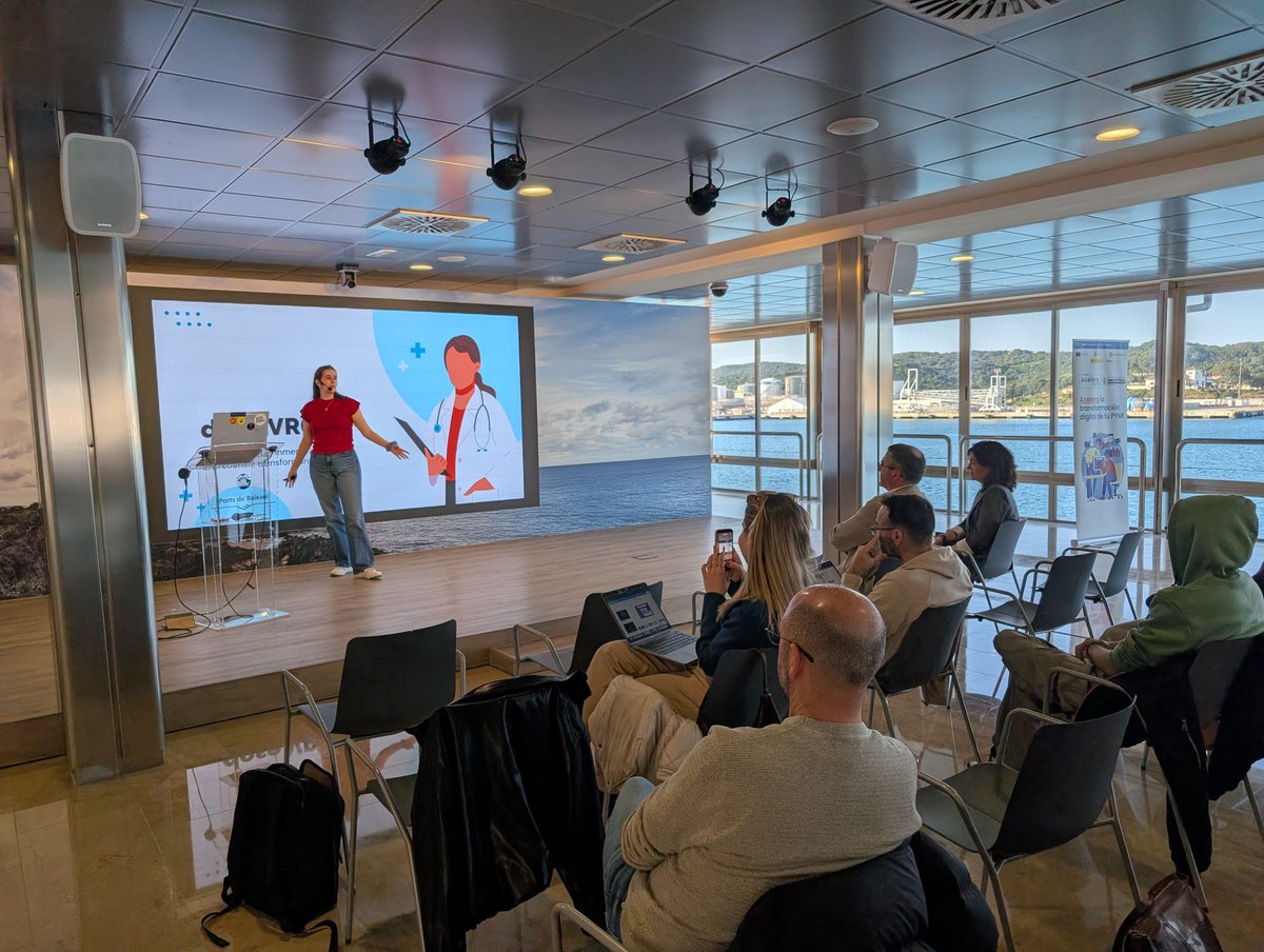 GDGMenorca's tweet photo. @IreneRuizPozo comença la sessióbde la tarda amb la seva xerrada sobre #VR

En directe a:
 https://t.co/GcSfhTkI3p https://t.co/NJ88RlLbZa