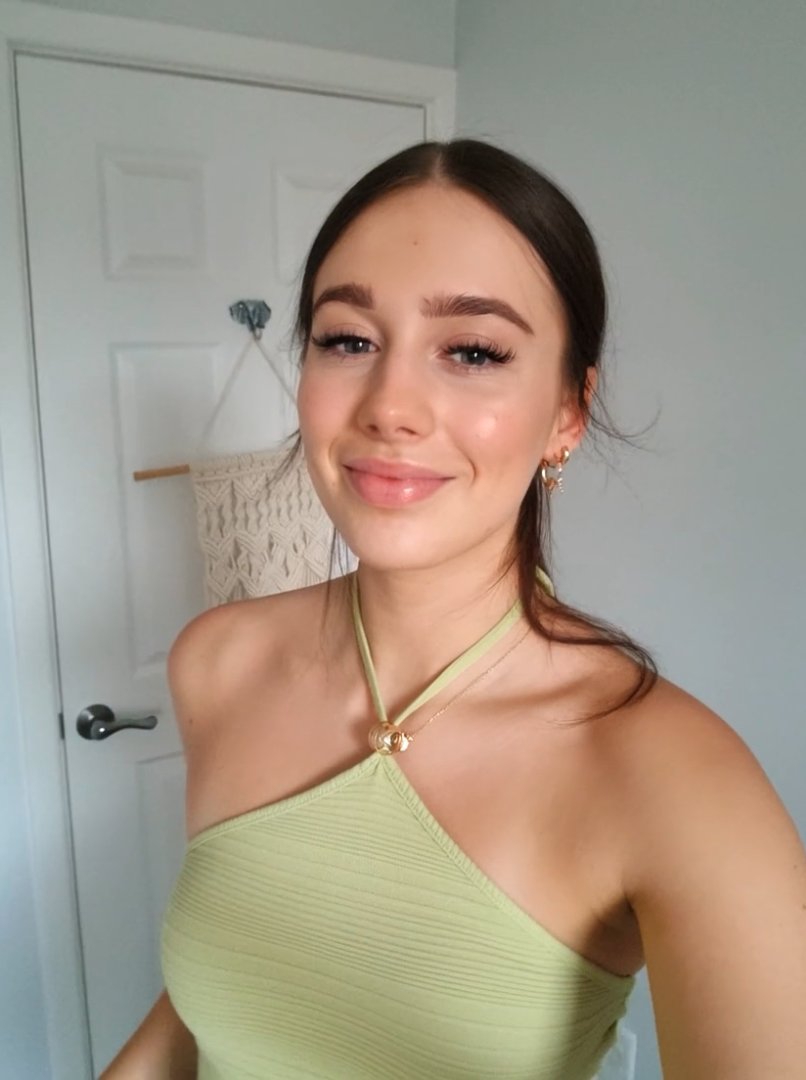 ALEXIS HEALY soft tweet media