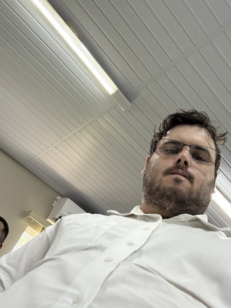 Depois de 5 meses aprovado no exame de ordem e 12 meses de formado, vim fazer o juramento para me tornar oficialmente advogado.

Que venham mais subempregos e prostituicao da profissão ate eu passar em um concurso cancelar essa oab e nunca mais precisar advogar