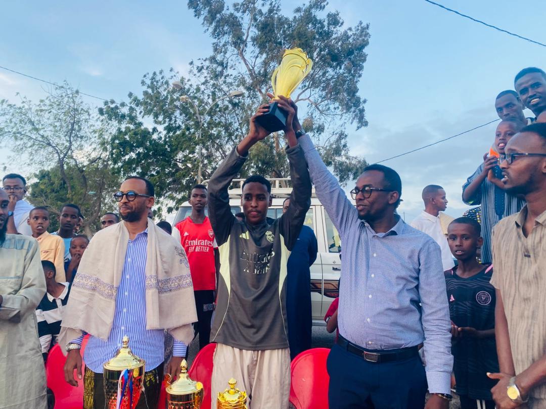 ajcd23's tweet photo. Clôture du Tournoi du Ramadan de Château d’Eau ⚽️🌙
Le 18 mars 2026 à Ali Sabieh, l’équipe Inter 🏆 s’impose aux tirs au but face au Real Madrid après un match serré (0-0).
Un tournoi réussi, symbole de cohésion et de fair-play 🤝
Bravo aux jeunes et à l’AJCD 👏 https://t.co/VhezAnETXC