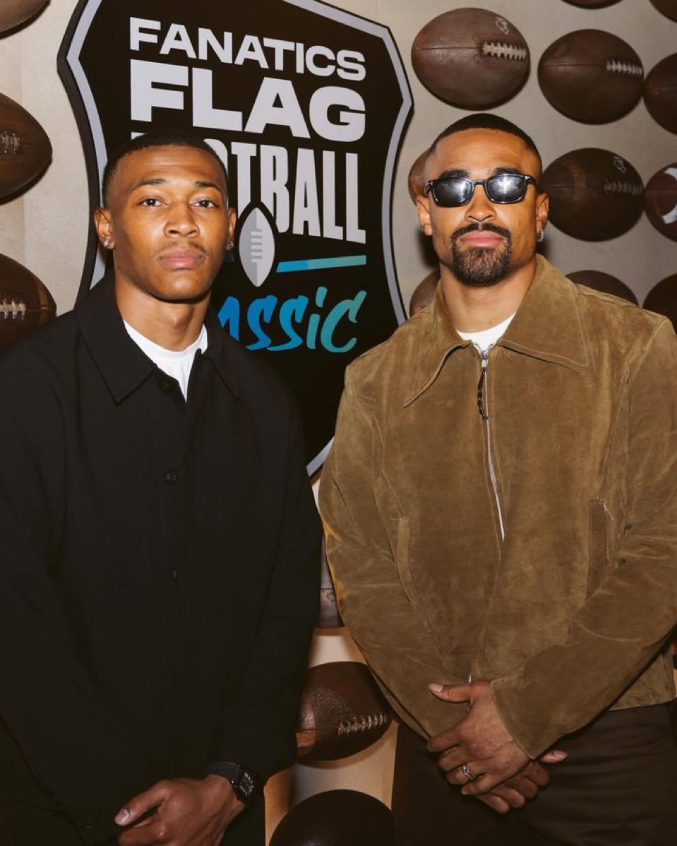 Crimson Clio in Midnight Green🪽 tweet media