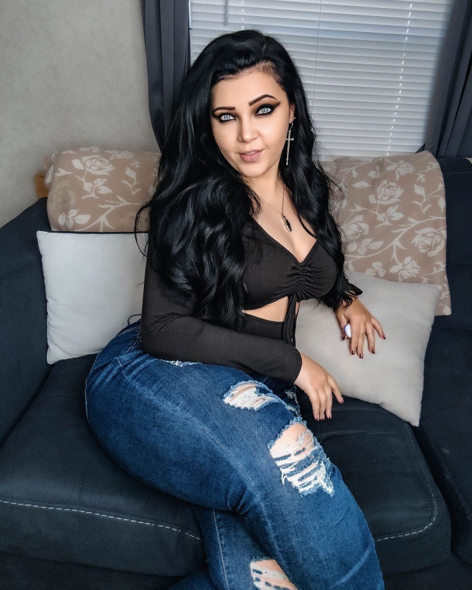 PrincessGothicBean tweet media