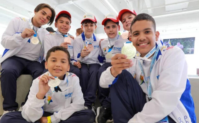 ela ferris tweet media