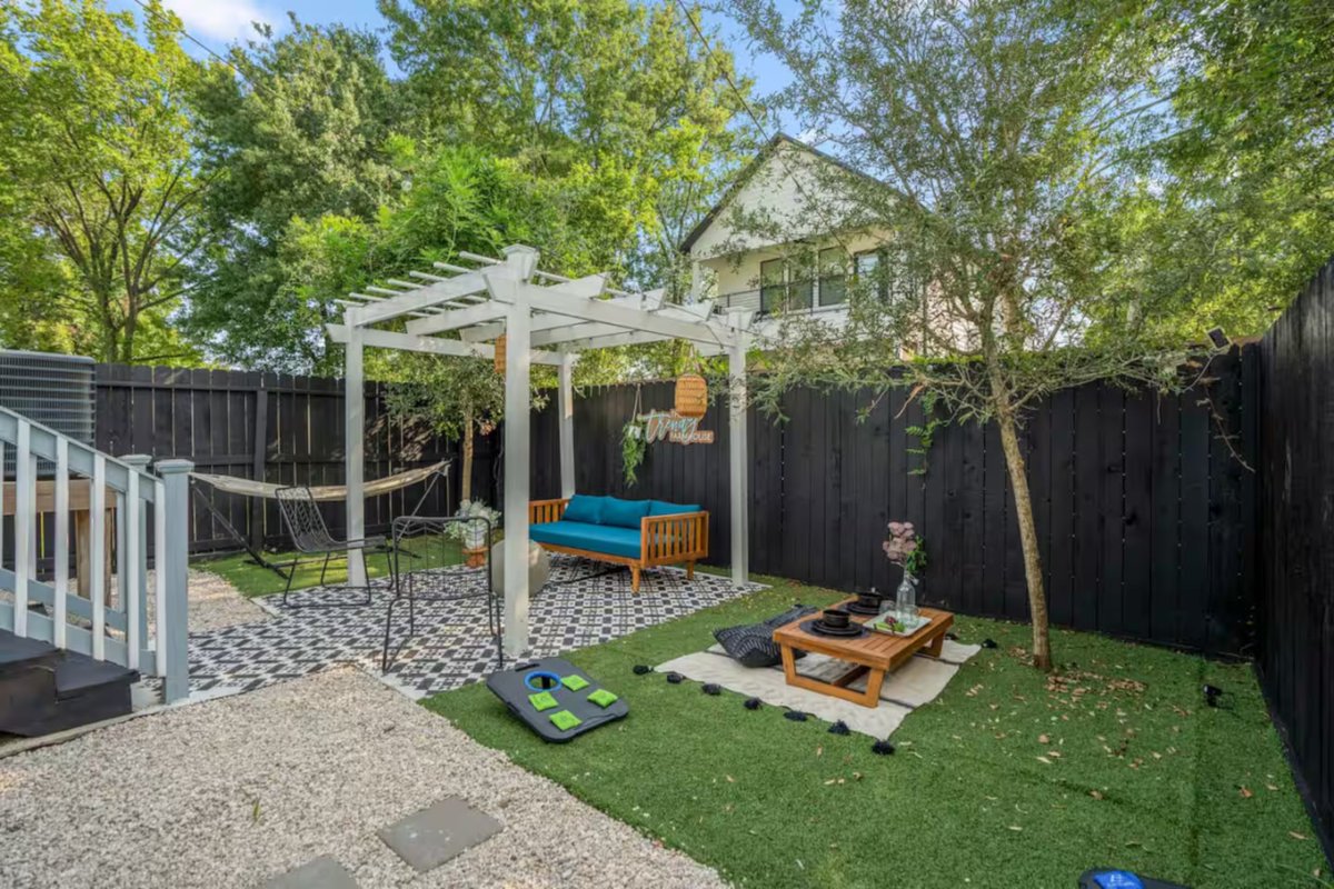 A private backyard escape for the weekend.

How are you spending your first few minutes here?