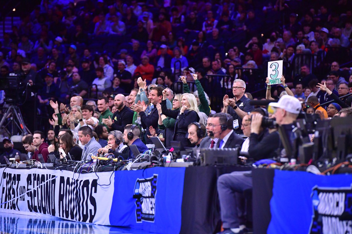 WSURaiders's tweet image. Bring the energy, #RaiderFamily! 🔋⚡

Once again, we’re in Dayton, Ohio 📍

We’re a good basketball team—and the @HorizonLeague champions! 🏆

Apply to Wright State University: bit.ly/ApplyWSU