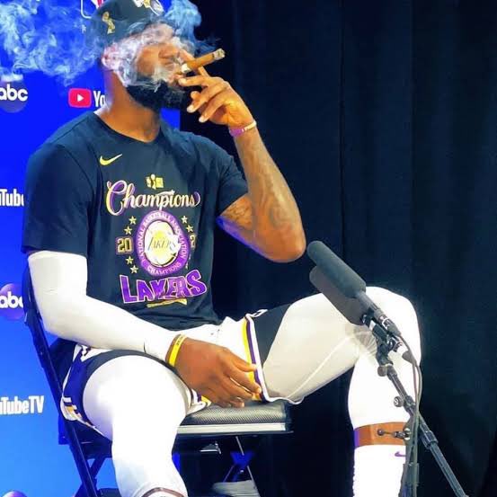 SuperLua, jurídico molodoy tweet media