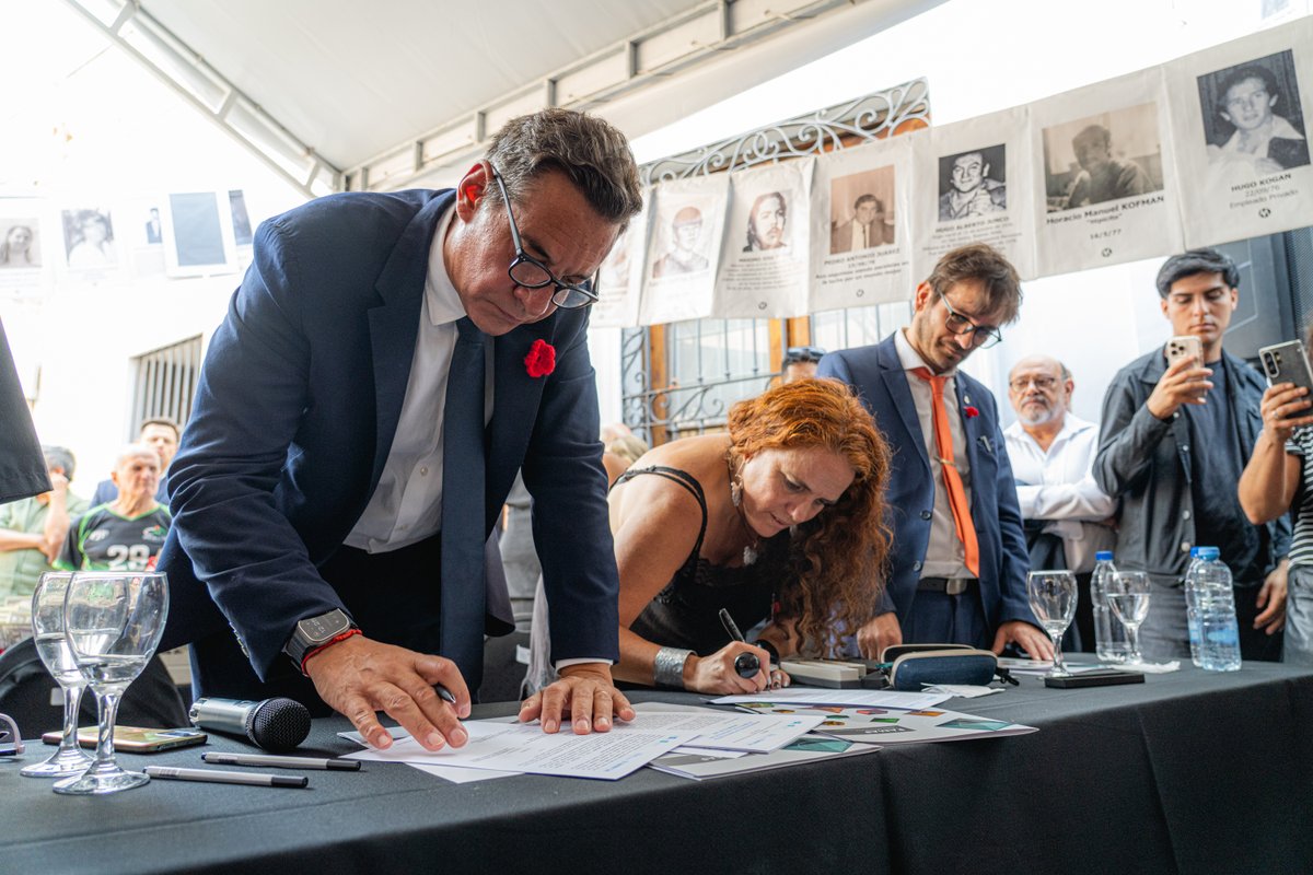 vinculacioncba's tweet photo. La Provincia modernizará el Archivo Provincial de la Memoria a partir de un convenio firmado entre @gobdecordoba y @famaf_unc. La iniciativa incluye la actualización del sistema de almacenamiento, la infraestructura informática y el software de gestión documental. https://t.co/EmIaFqagiV
