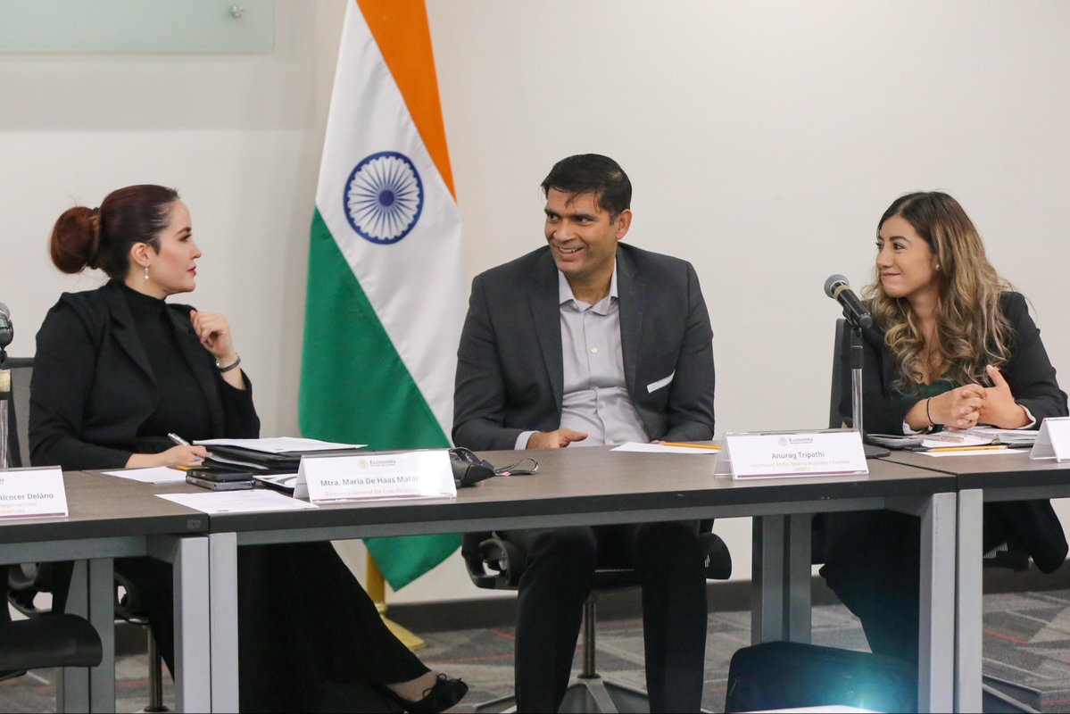 María De Haas tweet media