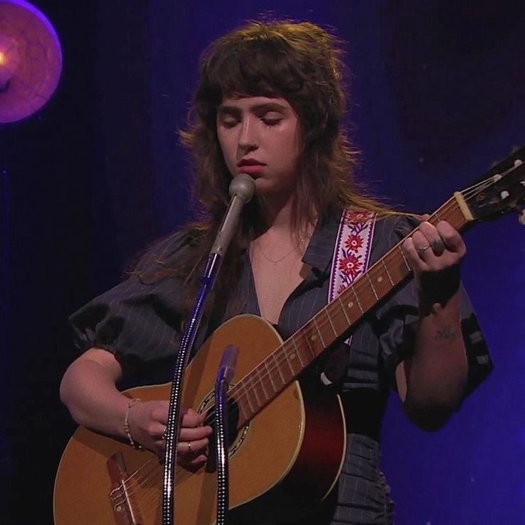 i wish clairo's blouse performance was still on youtube