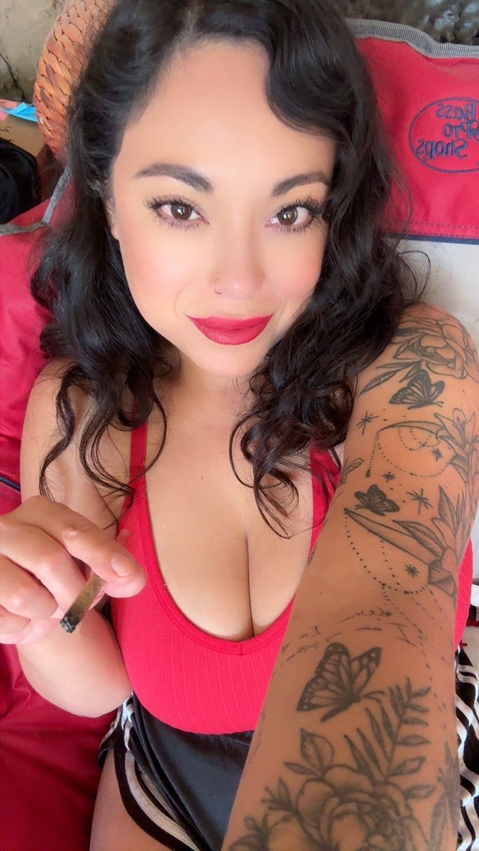 Prettyanpetite tweet media