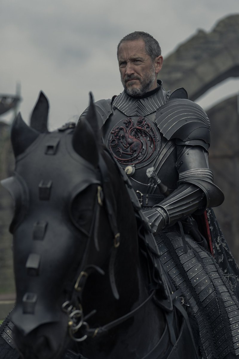 Valarr and papa should’ve had at least a scene together. Like i’m curious about how Baelor prohibit him to participate in the trial of seven and at the same time borrow his armor